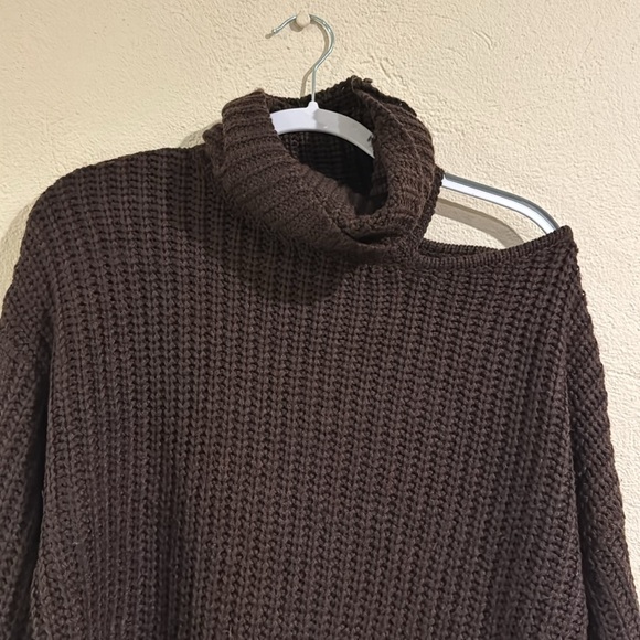 John + Jenn Sweater - Picture 2 of 11